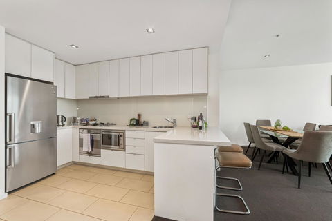 Signature Waterfront Apartments - Goulburn Accommodation 24