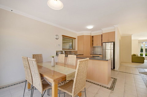 Sea Shells On Banyan Apartment - Goulburn Accommodation 5