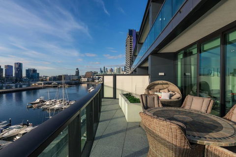 Waterfront 3 Bedroom Luxury Home Victoria Harbour - Goulburn Accommodation 6