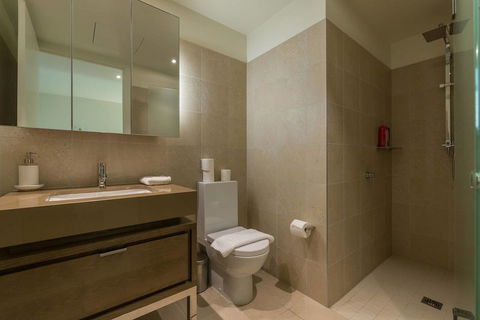Waterfront 3 Bedroom Luxury Home Victoria Harbour - Goulburn Accommodation 11