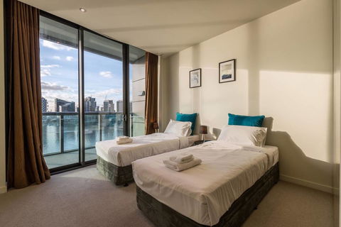 Waterfront 3 Bedroom Luxury Home Victoria Harbour - Goulburn Accommodation 10