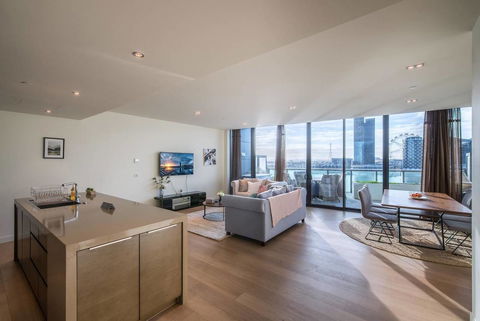 Waterfront 3 Bedroom Luxury Home Victoria Harbour - Goulburn Accommodation 2
