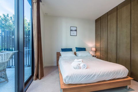 Waterfront 3 Bedroom Luxury Home Victoria Harbour - Goulburn Accommodation 12