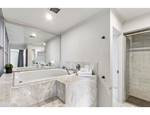 Sophisticated Modern 3 Bed Home In Foodie Paradise - Goulburn Accommodation 8