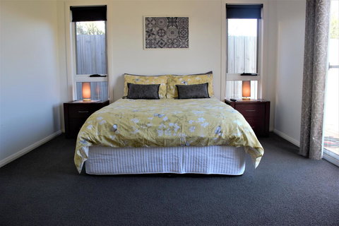 Tamara Temptation - Goulburn Accommodation 10