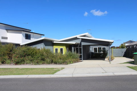 Tamara Temptation - Goulburn Accommodation 0