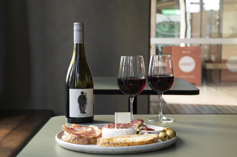 Punthill Northbank - Goulburn Accommodation 7