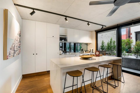 Stylish Apartment In Unique Church Development - Goulburn Accommodation 6