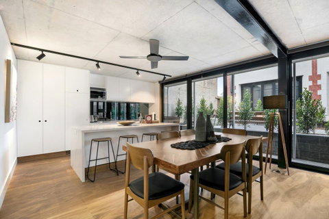 Stylish Apartment In Unique Church Development - Goulburn Accommodation 8
