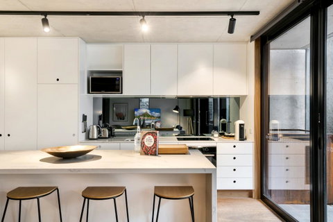 Stylish Apartment In Unique Church Development - Goulburn Accommodation 3