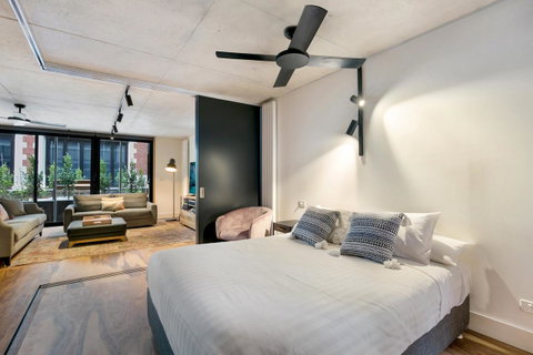 Stylish Apartment In Unique Church Development - Goulburn Accommodation 10