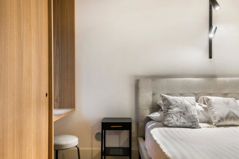 Stylish Apartment In Unique Church Development - Goulburn Accommodation 12