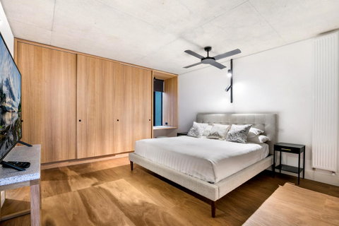 Stylish Apartment In Unique Church Development - Goulburn Accommodation 13