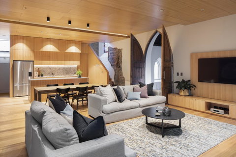 Converted Blue Stone Church - Goulburn Accommodation 11