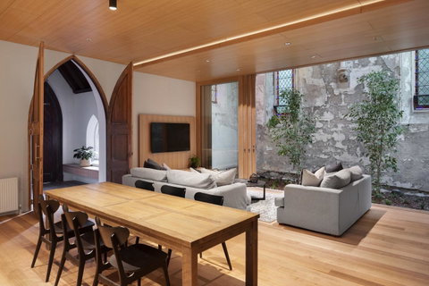 Converted Blue Stone Church - Goulburn Accommodation 14