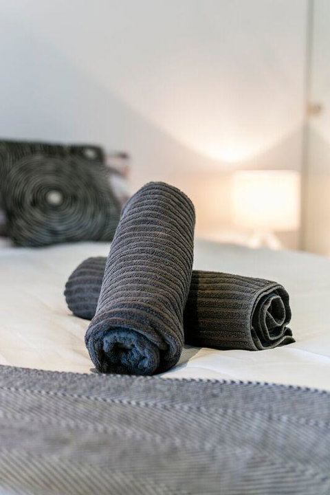 Complete Host The River Apartments - Goulburn Accommodation 9