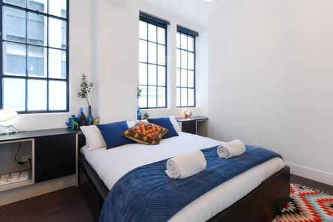 Spacious Designer Warehouse Melbourne CBD Apartment - Goulburn Accommodation 8