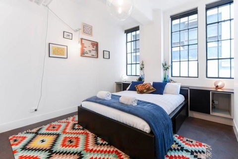 Spacious Designer Warehouse Melbourne CBD Apartment - Goulburn Accommodation 4