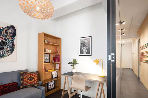 Spacious Designer Warehouse Melbourne CBD Apartment - Goulburn Accommodation 9