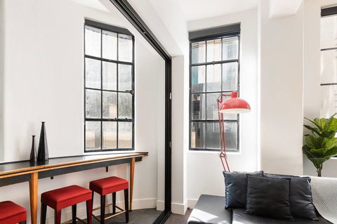 Spacious Designer Warehouse Melbourne CBD Apartment - Goulburn Accommodation 14