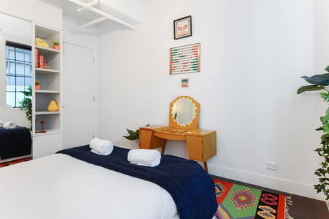Spacious Designer Warehouse Melbourne CBD Apartment - Goulburn Accommodation 5