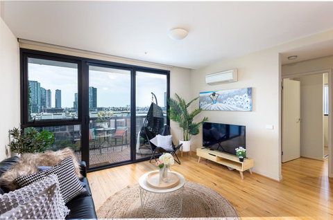 Water Views, Lovely 2BRs, Free Tram Zone, Close To Everything! - Goulburn Accommodation 4
