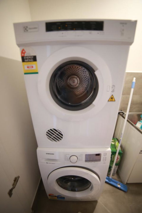 Water Views, Lovely 2BRs, Free Tram Zone, Close To Everything! - Goulburn Accommodation 14
