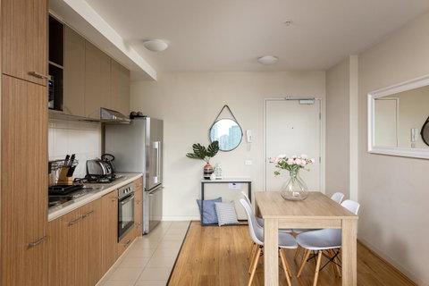 Water Views, Lovely 2BRs, Free Tram Zone, Close To Everything! - Goulburn Accommodation 10