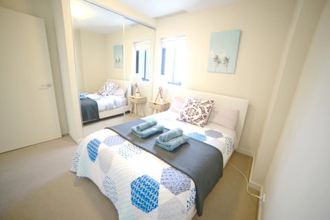 Water Views, Lovely 2BRs, Free Tram Zone, Close To Everything! - Goulburn Accommodation 9
