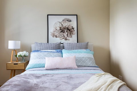Water Views, Lovely 2BRs, Free Tram Zone, Close To Everything! - Goulburn Accommodation 8
