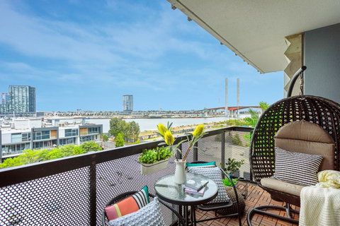 Water Views, Lovely 2BRs, Free Tram Zone, Close To Everything! - Goulburn Accommodation 0