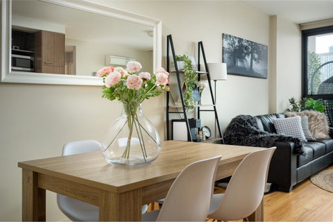 Water Views, Lovely 2BRs, Free Tram Zone, Close To Everything! - Goulburn Accommodation 6