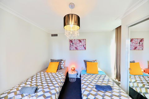 Heart Of CBD Penthouse Apartment - Goulburn Accommodation 8