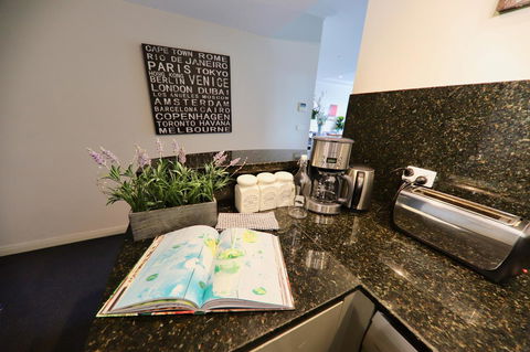 Heart Of CBD Penthouse Apartment - Goulburn Accommodation 11
