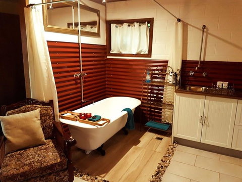 The Cabin - Goulburn Accommodation 2
