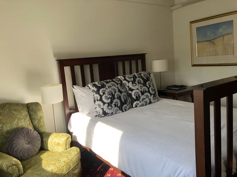 The Corner Hotel Alexandra - Goulburn Accommodation 2