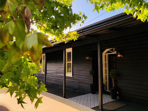 The Dudley Boutique Hotel - Goulburn Accommodation 1