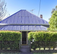 The Grey House - Goulburn Accommodation