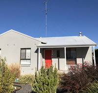 The Red Door - Goulburn Accommodation
