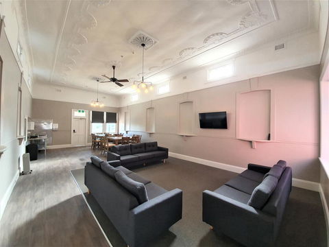 The Royal Hotel - Goulburn Accommodation 2