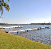 The Studio on the Lake  Fishing Point Lake Macquarie - honestly put the line in and catch fish - Goulburn Accommodation