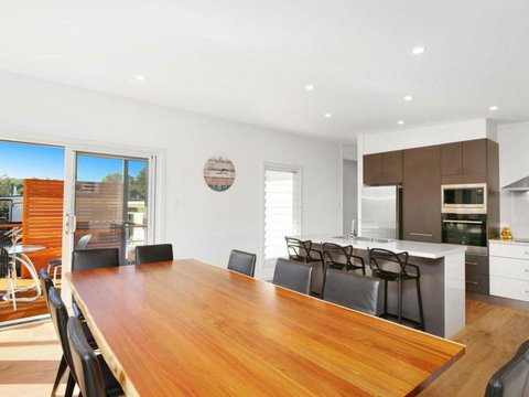 The Wharf House - Budgewoi - Goulburn Accommodation 0