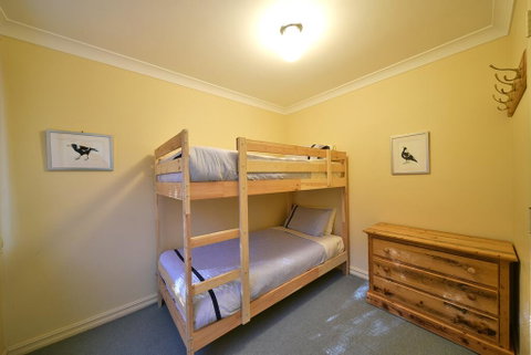 Three Bears 3 - Goulburn Accommodation 2