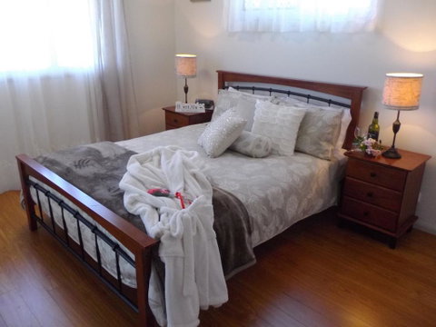 Tinaroo Sunset Retreat - Goulburn Accommodation 3