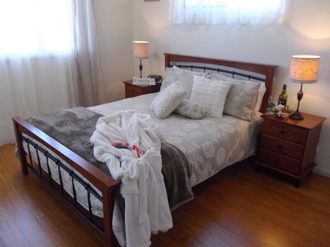 Tinaroo Sunset Retreat - Goulburn Accommodation 3