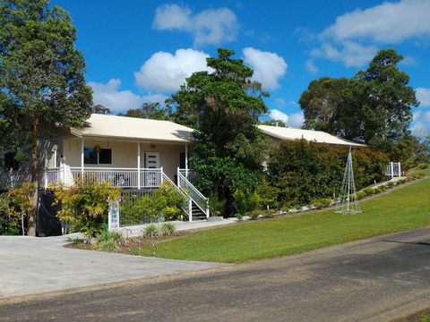 Tinaroo Sunset Retreat - Goulburn Accommodation 0