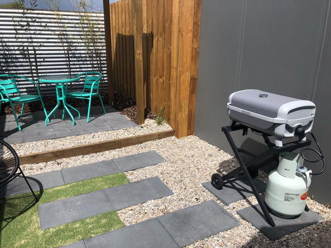 Tiny Tom - Hidden Beside The River Mersey - Goulburn Accommodation 1