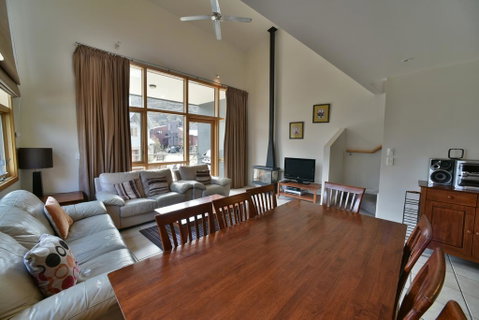 Tomarlin Views 1 - Goulburn Accommodation 3