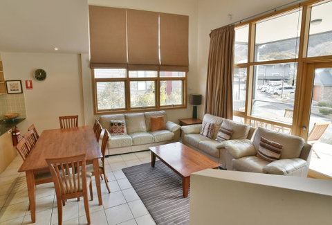 Tomarlin Views 1 - Goulburn Accommodation 0
