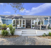 Toot Toot  50s Classic Beach House with Bungalow - Goulburn Accommodation